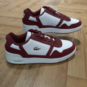 Adoptez l’allure 80’s de ces T-Clip en cuir. Revisitant la silhouette maîtrisée de l'iconique Sideline, elles gardent tout leur confort et un amorti optimal. Un imprimé graphique vibrant rend le modèle encore plus percutant.