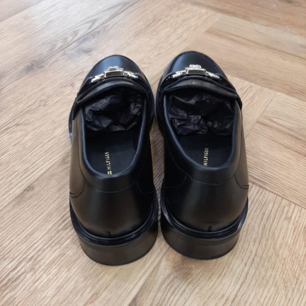 Tommy Hilfiger Hardware Loafer – Image 2