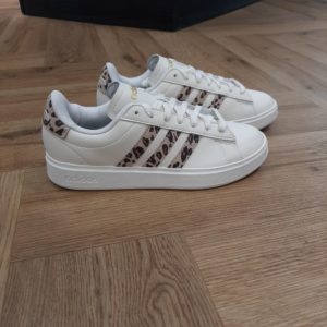 Adidas Grand Court 2.0-GRAND COURT 2.0 Blanc / Léopard