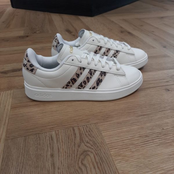 Adidas Grand Court 2.0-GRAND COURT 2.0 Blanc / Léopard