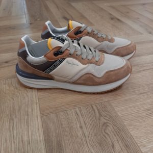 Sneakers Buster Pro-chaussures pepe jeans-baskets homme-Soin Pas de blanchiment Ne pas laver Ne pas sécher en tambour Ne pas nettoyer à sec Ne pas repasser Composition 45% Pig Suede, 25% Polyamide, 15% Polyester, 15% Polyurethane