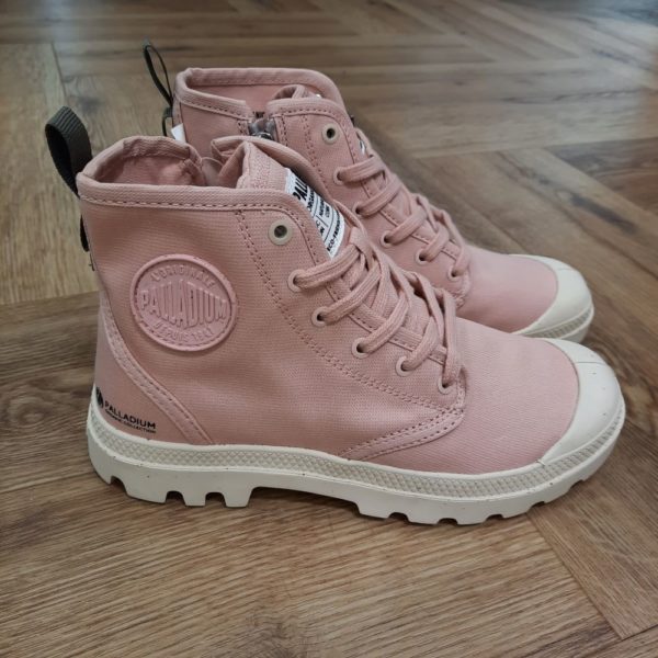 PAMPA HI ZIP ORGANIC-Les chaussures, symboles récurrents de la mythologie et de la culture, reflètent leurs racines dans l'inconscient collectif. Elles symbolisent des expériences universelles de protection, de transition et d'identité