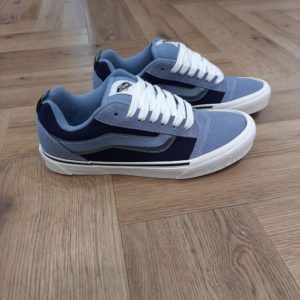 vans knu skool bleu-Knu Skool Bleu-Les Vans Knu Skool ont été introduites pour la première fois en 1998. Depuis, elles ont été rééditées plusieurs fois, avec des touches modernes adaptées aux tendances actuelles.
