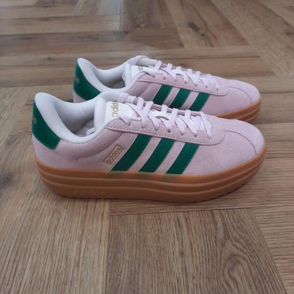 Adidas VL Court Bold-Rehausse ton profil avec cette chaussure à talons hauts, inspirée des courts