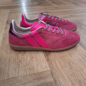 Pulse Metallic Bambino- sneakers pour femme-Le Portugal est un des berceaux de la sneaker en Europe. Malgré le départ de beaucoup de pôles de fabrication européen vers des contrées plus lointaines, la région de Porto a conservé un savoir-faire centenaire. Produire au Portugal est donc un gage de qualité, de durabilité et de production la plus locale possible. C'est le point de départ de sneakers confectionnées différemment.