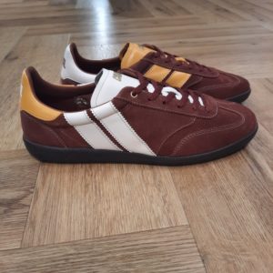 Pulse Honey Espresso-sneakers caval pulse chocolat-Chaque détail, du bout golf, à la plaque perforée, en passant par les découpes croquet, le cousu Strobel, le lacet tricot et les semelles en gomme affûtées, évoque un style rétro-preppy sophistiqué. Souples et flexibles, elles promettent confort et allure pour toutes vos tenues. Trouvez les 7 différences !