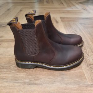 2976 Crazy Horse- martens 2976 crazy horse dark brown unisexe-Matériel Crazy Horse est un cuir épais qui présente un effet texturé dès sa sortie de la boîte.