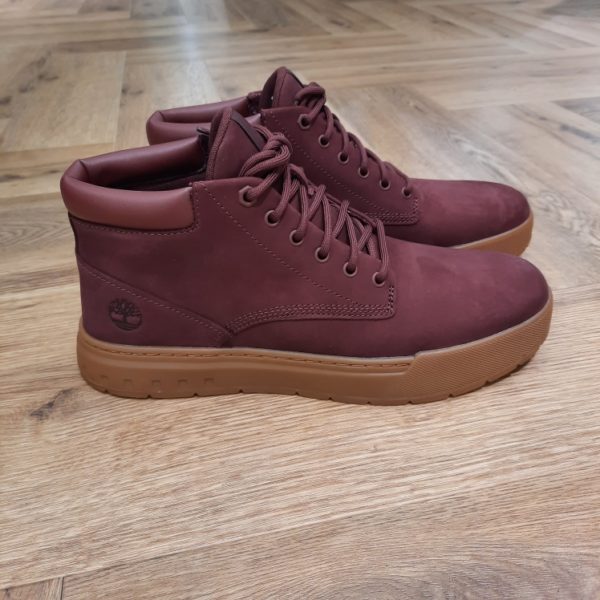 Baskets Maple Grove- maple grove mid burgundy-Fabriquées avec une tige en cuir de qualité supérieure, ces chaussures assurent une durabilité sans faille. Leur doublure en tissu respirant garde vos pieds au sec, même lors des aventures les plus intenses. Vous apprécierez également leur semelle intermédiaire en EVA, qui offre un amorti optimal et un soutien indispensable pour réduire la fatigue.