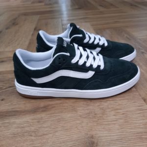 vans cruze green-Vans Cruze 3.0 Green-Découvrez un style effortless et un confort toute la journée avec les baskets Vans Cruze 3.0. Ces baskets classiques basses sont un ajout polyvalent à la garde-robe de tout homme, parfaites pour tout, des week-ends décontractés à la tenue quotidienne. La Cruze 3.0 rehausse l´esthétique emblématique de Vans avec une technologie de confort moderne, assurant un ajustement et une sensation supérieurs