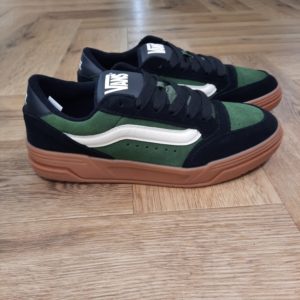 Vans Hylane Retro-vans hylane pour homme-Bout de la chaussure: Rond Forme du talon: Plat Fermeture: Laçage Informations additionnelles: Découpes Semelle d'usure: Résistante à l'abrasion Semelle intérieure: Préformée Référence: VA215O0D8-M11