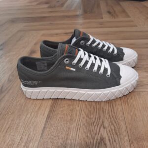 Palla Ace Canvas-chaussures palladium pour homme-baskets palla ace olive night-Les chaussures Palladium ont accompagné les forces de la Légion dans leur mission de promouvoir les valeurs françaises à travers le monde. Pourquoi Palladium plutôt qu'une autre marque ? Parce que nos bottes sont robustes et légères, imperméables et furent les premières fabriquées en toile, le tissu à séchage le plus rapide