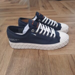 Palla Ace Canvas-Les chaussures Palladium ont accompagné les forces de la Légion dans leur mission de promouvoir les valeurs françaises à travers le monde. Pourquoi Palladium plutôt qu'une autre marque ? Parce que nos bottes sont robustes et légères, imperméables et furent les premières fabriquées en toile, le tissu à séchage le plus rapide