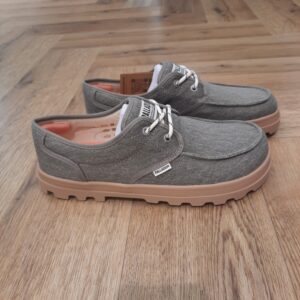 Dunelite Moc Cush-chaussures palladium pour homme-chaussures ultra légère pour l'été-Tracez votre propre chemin grâce à Palladium : plébiscités par les explorateurs de tous horizons nous marquons l’histoire de notre empreinte depuis plus de 70 ans. Alors que les athlètes battent tous les records de vitesse, que les artistes poursuivent des rêves toujours plus ambitieux et que de courageux citoyens luttent pour un monde plus juste et plus libre, nous sommes aux côtés de tous ceux qui remettent en question le statu quo. Du studio d’artiste aux raves underground, du champ de bataille aux frontières de la découverte scientifique : depuis la création de notre toute première paire de boots, Palladium est restée au cœur de l’action, en se mettant au service d’individus audacieux qui osent envisager le monde autrement.