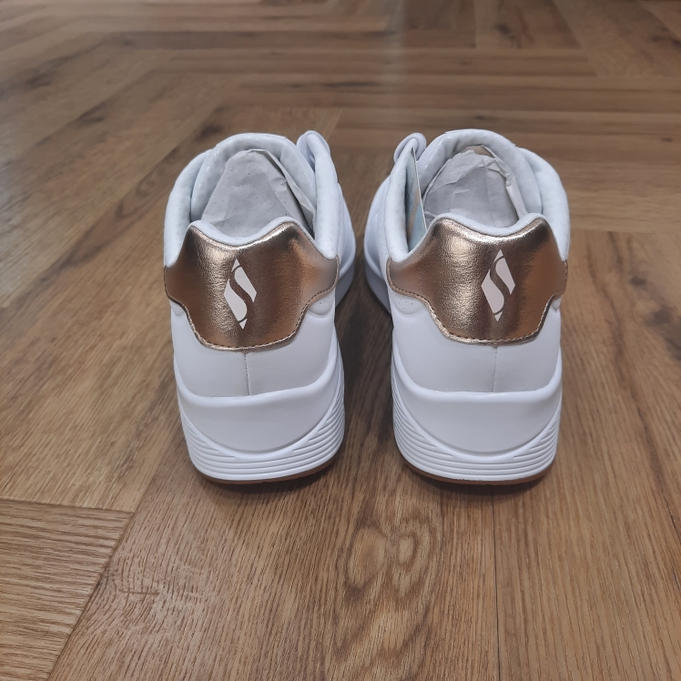 UNO – Suited On Air – Image 3