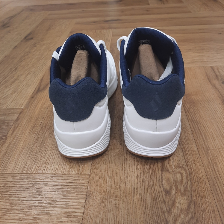 UNO – Suited On Air – Image 3