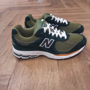 Baskets U2002 2Q5-chaussures new balance 2022R pour homme-La structure d'empeigne de qualité supérieure offre une version améliorée d'un style classique.