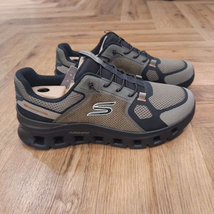 Arch Fit Glide-Step Pro-Fardoh-Découvrez une nouvelle approche de l’innovation en matière de maintien avec la Skechers Arch Fit® Glide-Step® Pro - Fardoh. Ce modèle sport a reçu le sceau d’acceptation de l’APMA et présente une tige en maille avec renforts thermocollés et lacets extensibles noués, un système de semelle intérieure respirante Arch Fit® et notre semelle intermédiaire géométrique Glide-Step® coussinée.