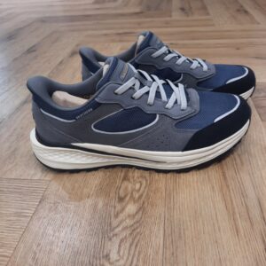 Slip-ins Relaxed Fit-Mousse à mémoire de forme refroidie par air La mousse à mémoire de forme refroidie par air Skechers® offre un soulagement de la pression, un confort instantané et une respirabilité optimale.