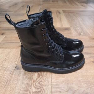 Bottines Motardes Femme en Cuirbottines femme nero giardini-NeroGiardini est une marque italienne de chaussures et d'accessoires reconnue pour son savoir-faire artisanal allié à des technologies modernes